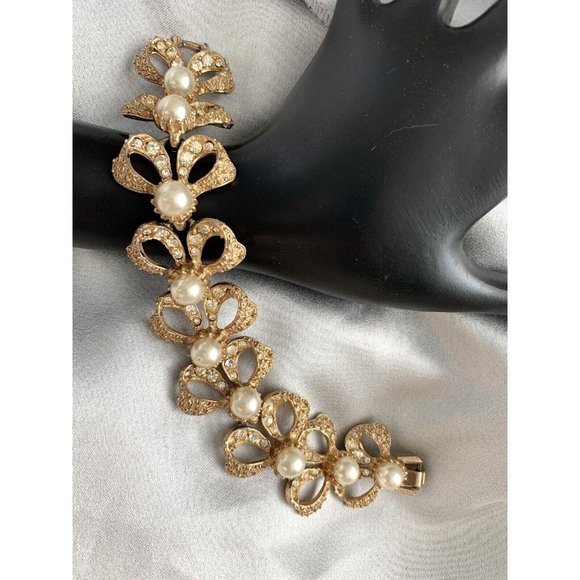 Vintage Hobe Gold Tone Faux Pearl Rhinestone Bows  7" Bracelet Clip Earring Set - Picture 5 of 12